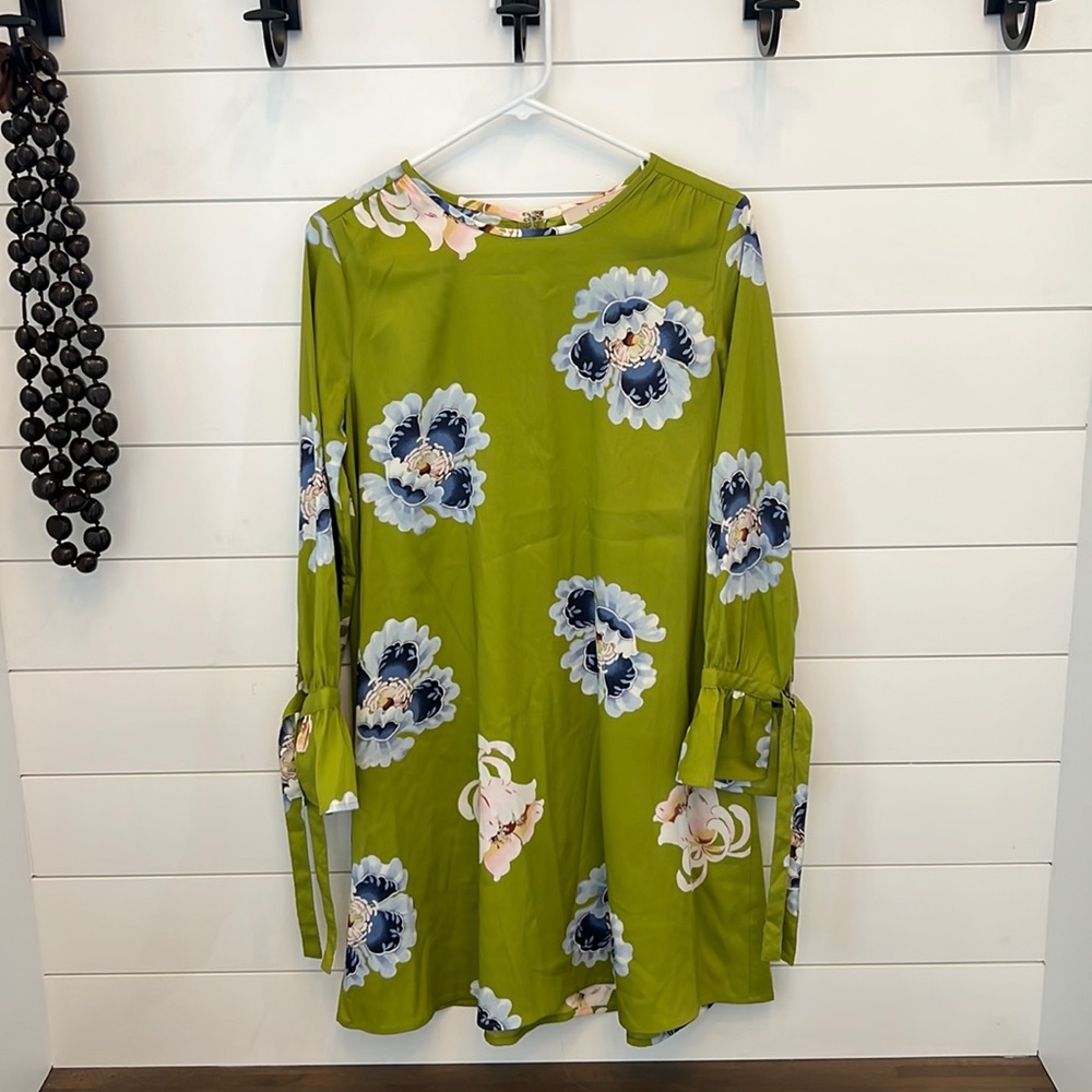 Mini dress, 3/4 sleeve with tie